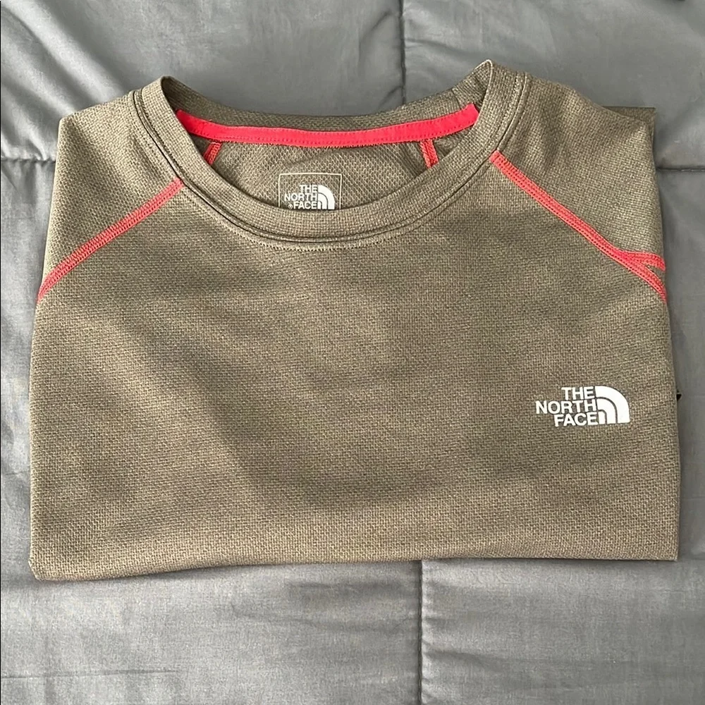 North Face Flashdry Long Sleeve TShirt Size Medium